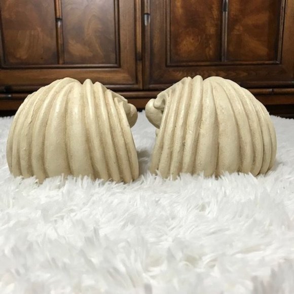 Set of 2 Romanesque Tapestry Resin Corbels - Picture 6 of 12